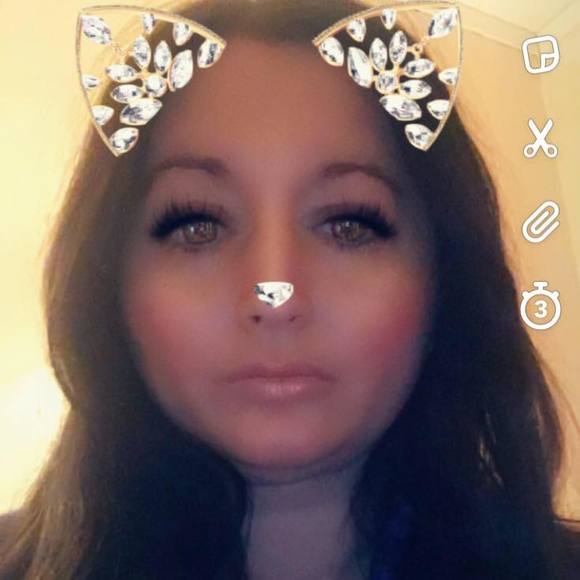 Meet your Posher, April - Picture 2 of 2